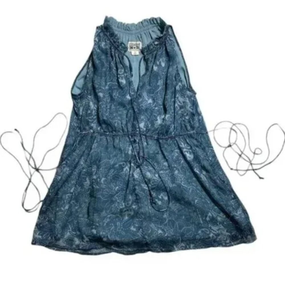 Converse sleeveless top with tie belt.  Size XS